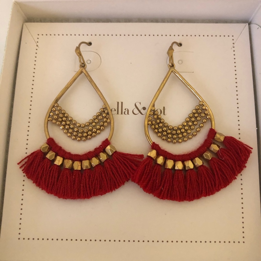 BNWT STELLA & DOT chandelier earrings